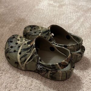 CROCS Kids Camouflage Slippers